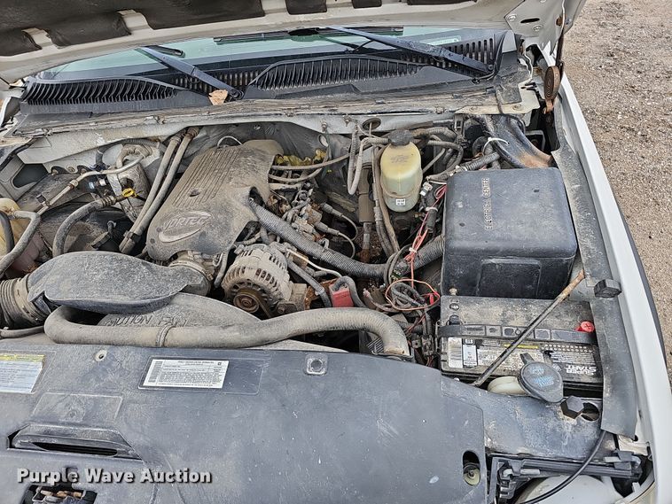 image for item IO9763 2001 Chevrolet Silverado 2500HD pickup truck