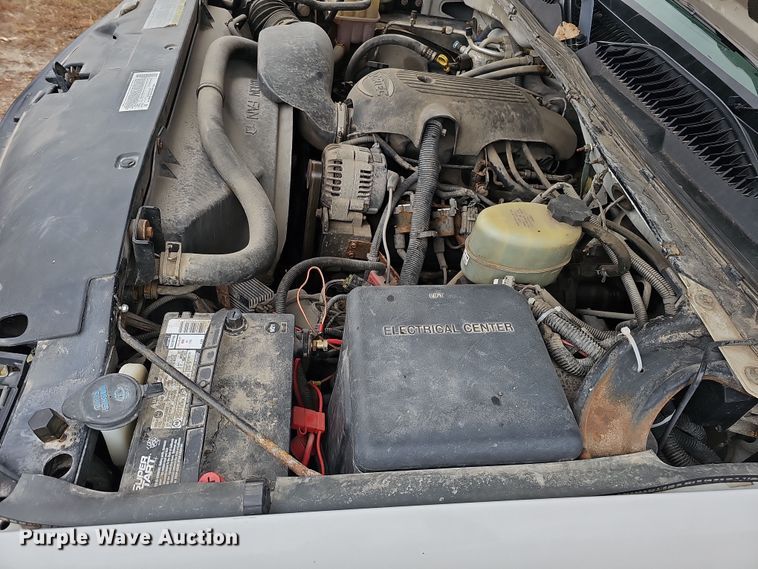 image for item IO9763 2001 Chevrolet Silverado 2500HD pickup truck