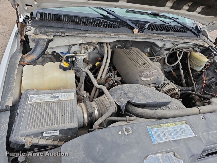 image for item IO9763 2001 Chevrolet Silverado 2500HD pickup truck