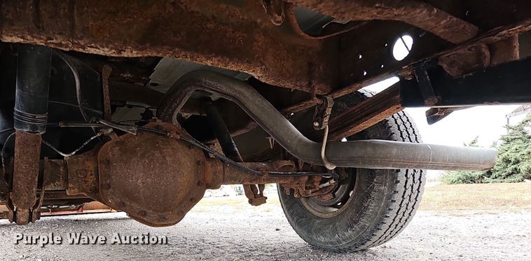 image for item IO9763 2001 Chevrolet Silverado 2500HD pickup truck