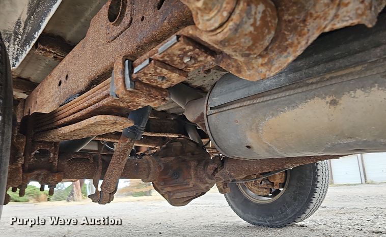 image for item IO9763 2001 Chevrolet Silverado 2500HD pickup truck