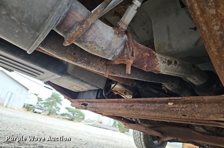 image for item IO9763 2001 Chevrolet Silverado 2500HD pickup truck