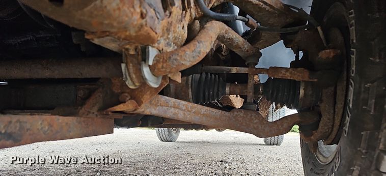 image for item IO9763 2001 Chevrolet Silverado 2500HD pickup truck