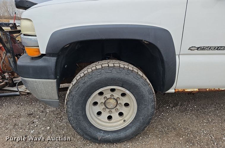 image for item IO9763 2001 Chevrolet Silverado 2500HD pickup truck