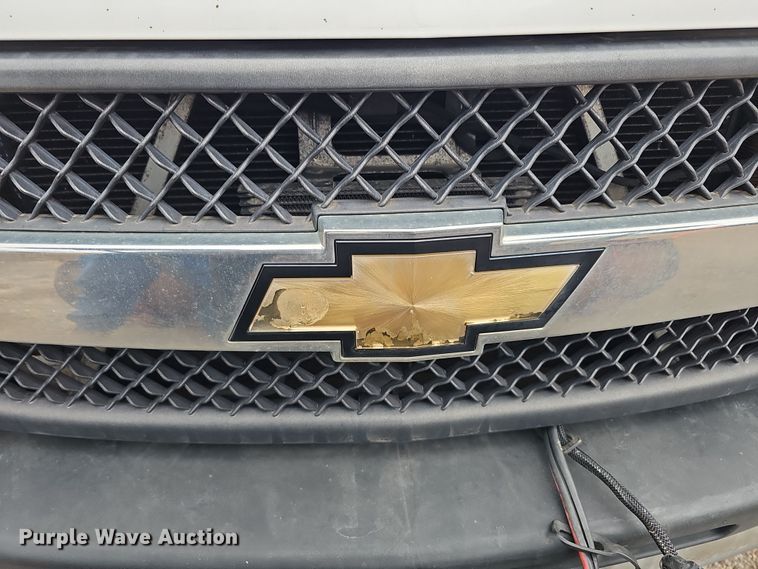 image for item IO9763 2001 Chevrolet Silverado 2500HD pickup truck