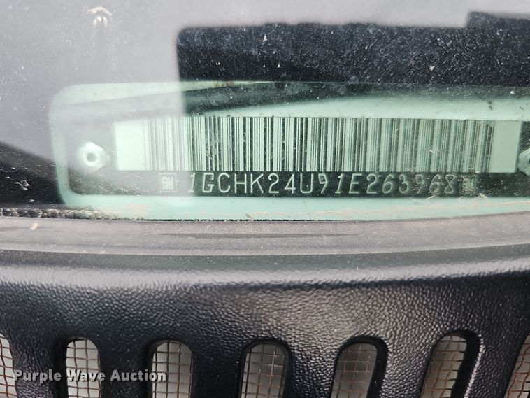 image for item IO9763 2001 Chevrolet Silverado 2500HD pickup truck