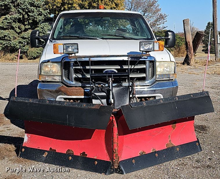 image for item IO9764 2002 Ford F250 Super Duty XL SuperCab pickup truck