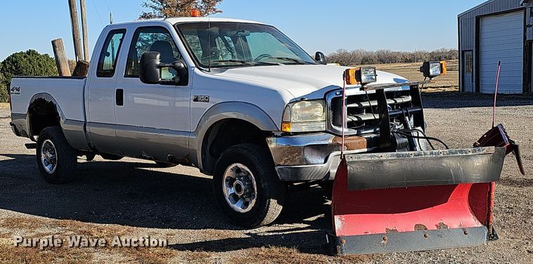 image for item IO9764 2002 Ford F250 Super Duty XL SuperCab pickup truck