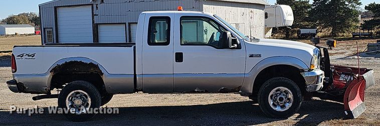 image for item IO9764 2002 Ford F250 Super Duty XL SuperCab pickup truck