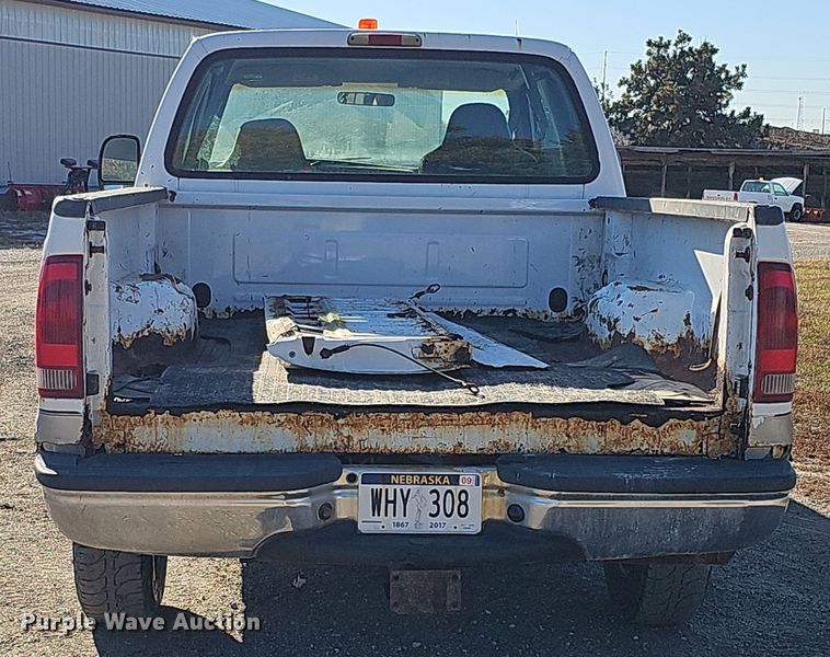 image for item IO9764 2002 Ford F250 Super Duty XL SuperCab pickup truck