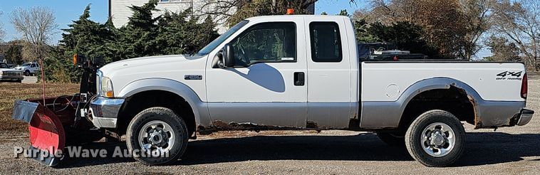 image for item IO9764 2002 Ford F250 Super Duty XL SuperCab pickup truck