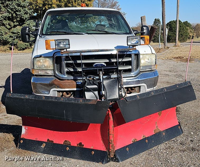 image for item IO9764 2002 Ford F250 Super Duty XL SuperCab pickup truck