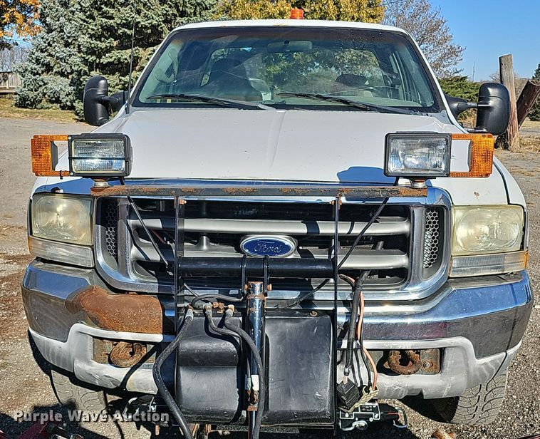 image for item IO9764 2002 Ford F250 Super Duty XL SuperCab pickup truck