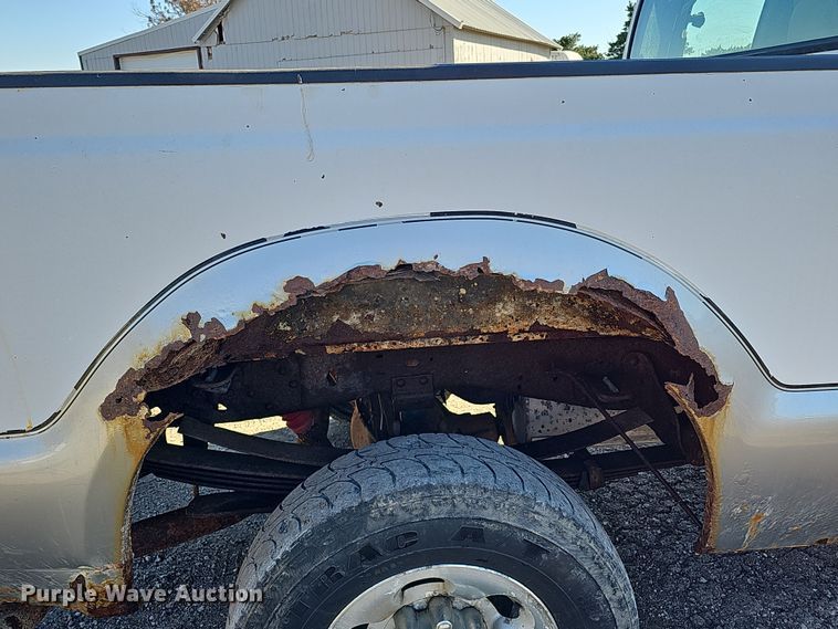 image for item IO9764 2002 Ford F250 Super Duty XL SuperCab pickup truck