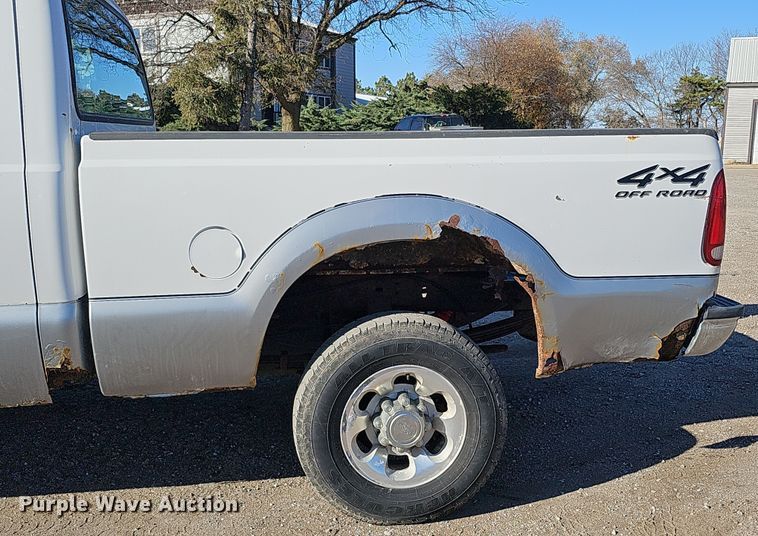 image for item IO9764 2002 Ford F250 Super Duty XL SuperCab pickup truck