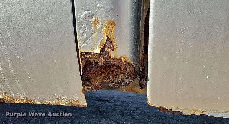 image for item IO9764 2002 Ford F250 Super Duty XL SuperCab pickup truck