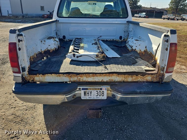 image for item IO9764 2002 Ford F250 Super Duty XL SuperCab pickup truck