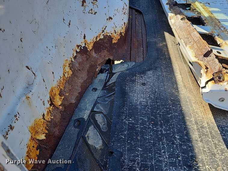 image for item IO9764 2002 Ford F250 Super Duty XL SuperCab pickup truck