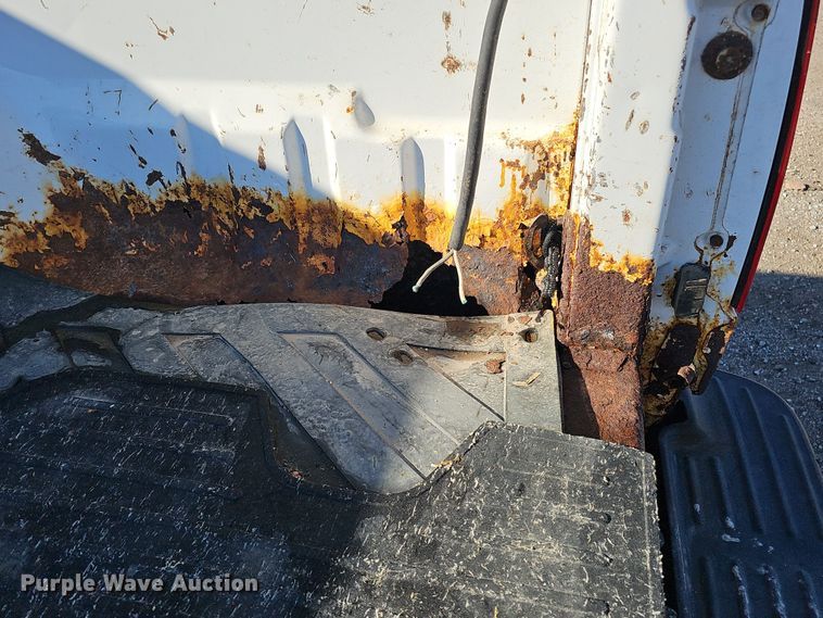 image for item IO9764 2002 Ford F250 Super Duty XL SuperCab pickup truck