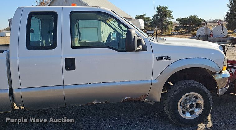 image for item IO9764 2002 Ford F250 Super Duty XL SuperCab pickup truck