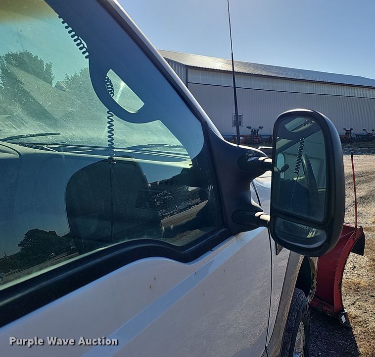 image for item IO9764 2002 Ford F250 Super Duty XL SuperCab pickup truck