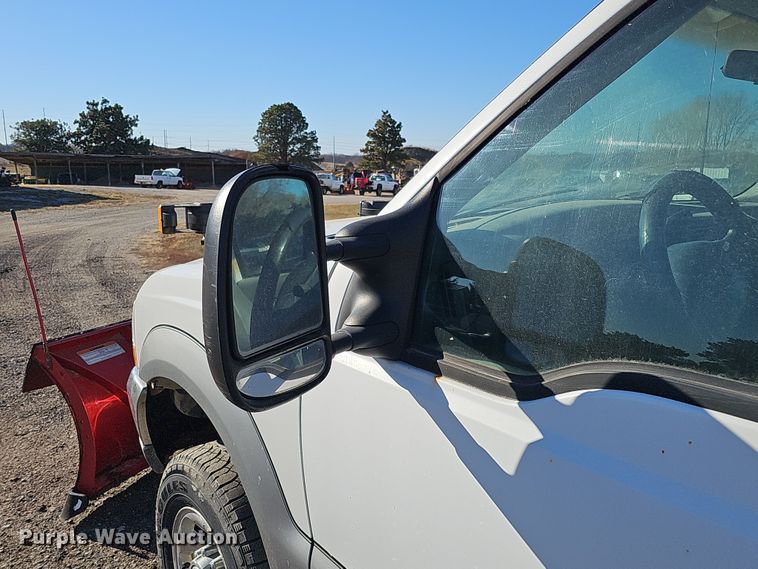 image for item IO9764 2002 Ford F250 Super Duty XL SuperCab pickup truck