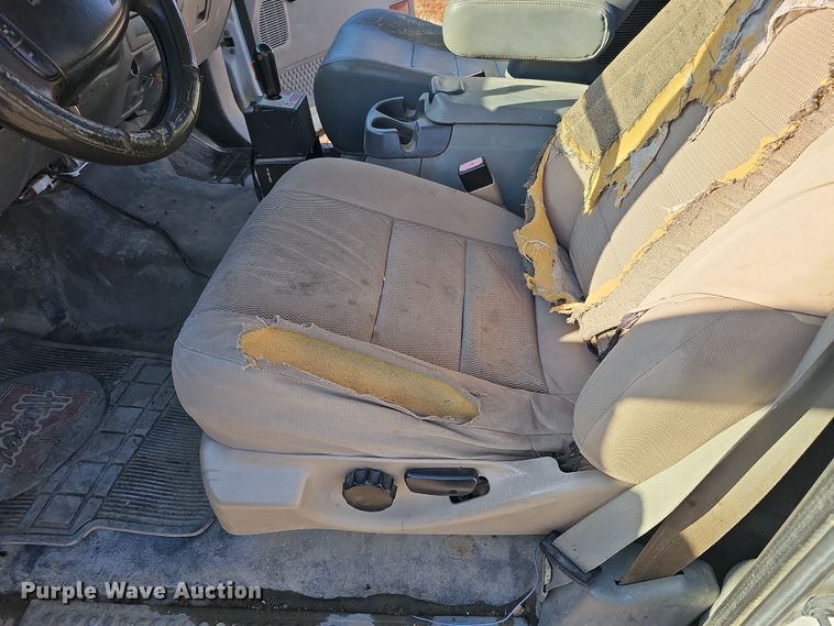 image for item IO9764 2002 Ford F250 Super Duty XL SuperCab pickup truck