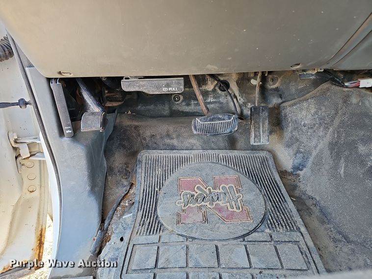 image for item IO9764 2002 Ford F250 Super Duty XL SuperCab pickup truck