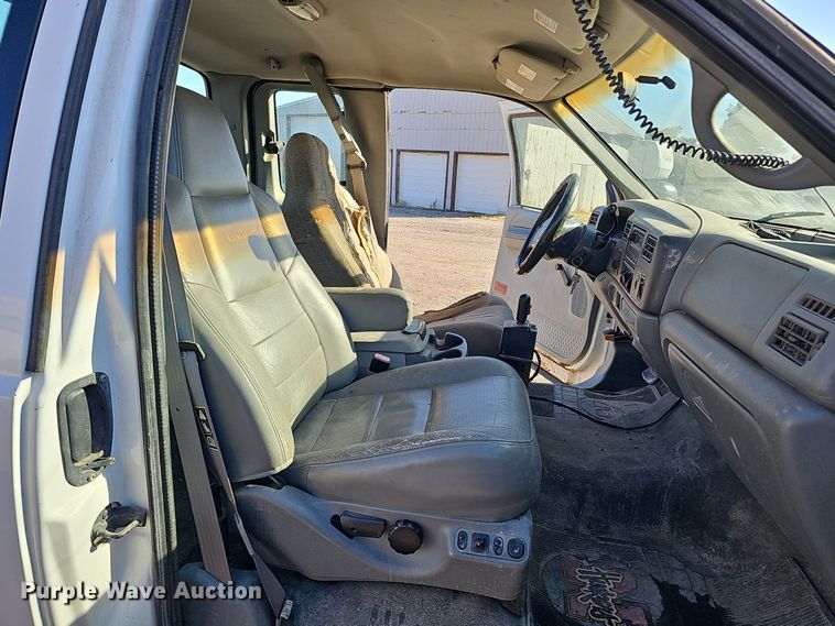 image for item IO9764 2002 Ford F250 Super Duty XL SuperCab pickup truck