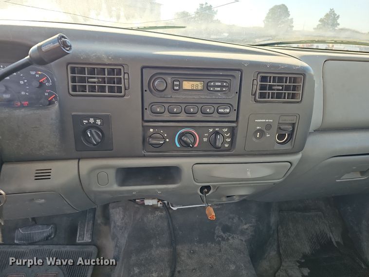 image for item IO9764 2002 Ford F250 Super Duty XL SuperCab pickup truck