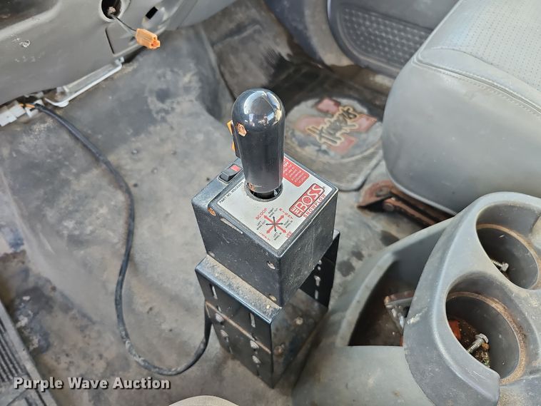 image for item IO9764 2002 Ford F250 Super Duty XL SuperCab pickup truck