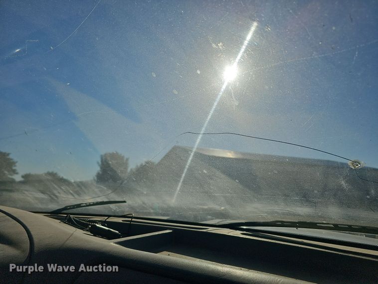 image for item IO9764 2002 Ford F250 Super Duty XL SuperCab pickup truck