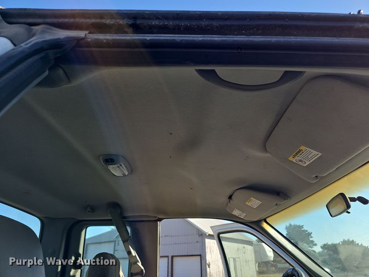 image for item IO9764 2002 Ford F250 Super Duty XL SuperCab pickup truck