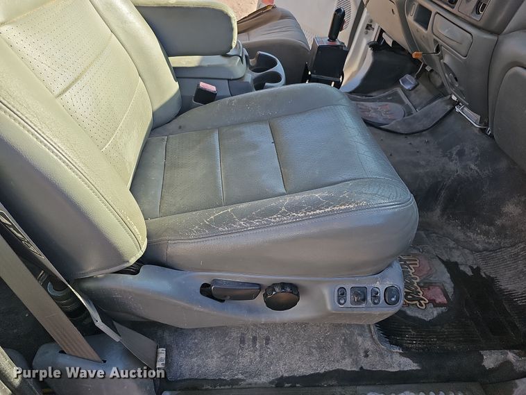 image for item IO9764 2002 Ford F250 Super Duty XL SuperCab pickup truck