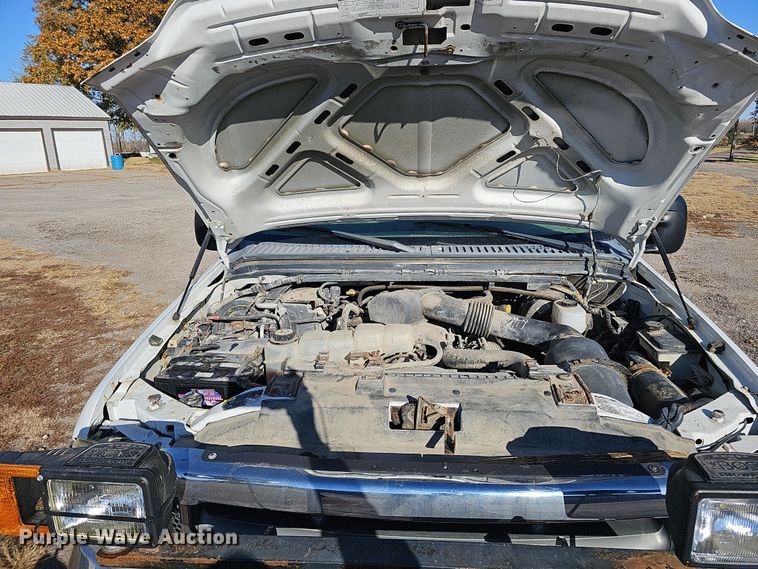 image for item IO9764 2002 Ford F250 Super Duty XL SuperCab pickup truck