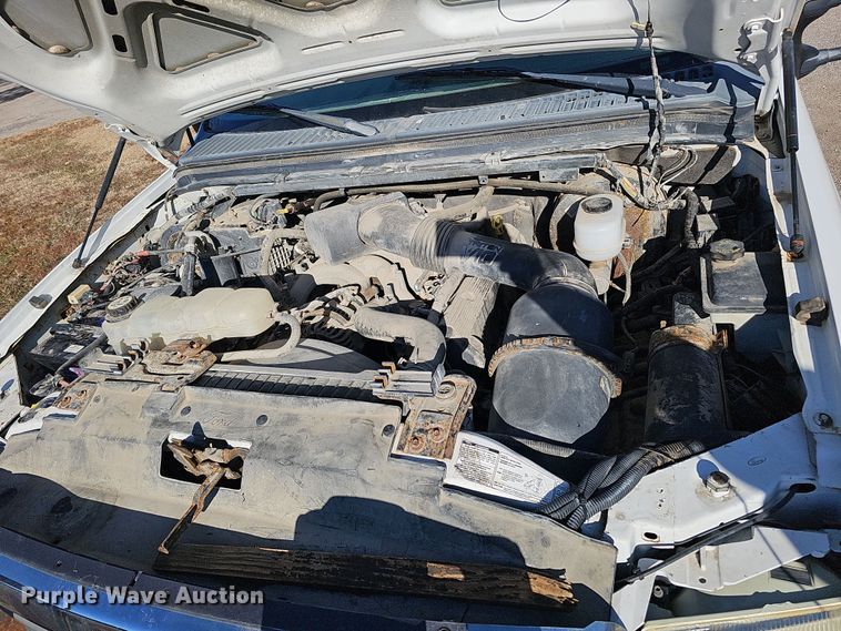 image for item IO9764 2002 Ford F250 Super Duty XL SuperCab pickup truck