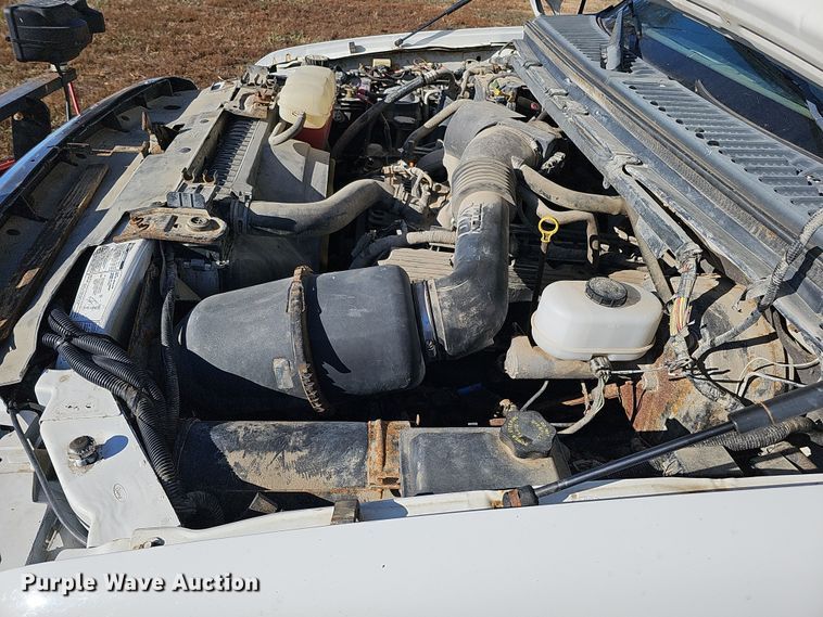 image for item IO9764 2002 Ford F250 Super Duty XL SuperCab pickup truck