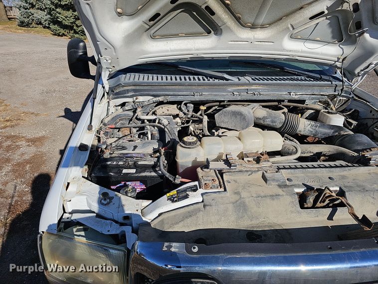 image for item IO9764 2002 Ford F250 Super Duty XL SuperCab pickup truck