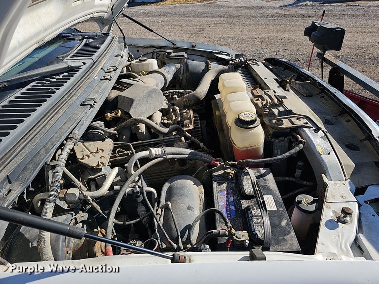 image for item IO9764 2002 Ford F250 Super Duty XL SuperCab pickup truck