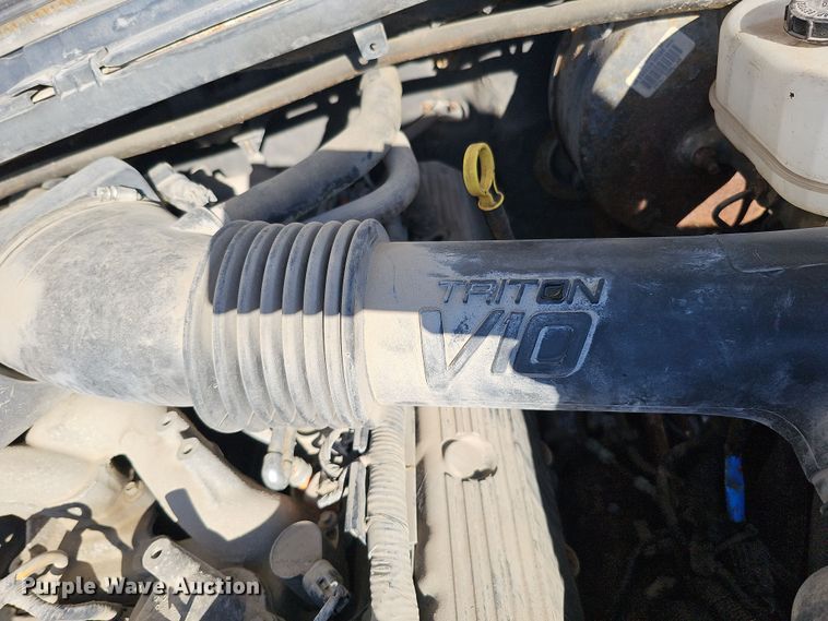 image for item IO9764 2002 Ford F250 Super Duty XL SuperCab pickup truck