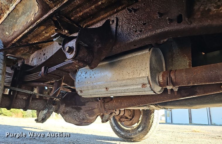 image for item IO9764 2002 Ford F250 Super Duty XL SuperCab pickup truck