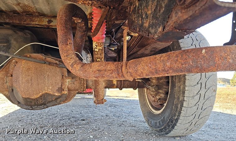 image for item IO9764 2002 Ford F250 Super Duty XL SuperCab pickup truck