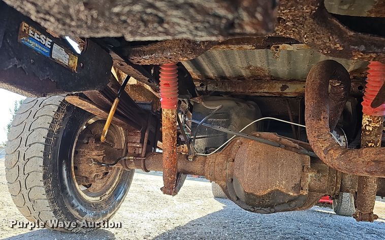 image for item IO9764 2002 Ford F250 Super Duty XL SuperCab pickup truck