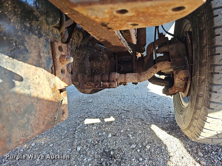 image for item IO9764 2002 Ford F250 Super Duty XL SuperCab pickup truck