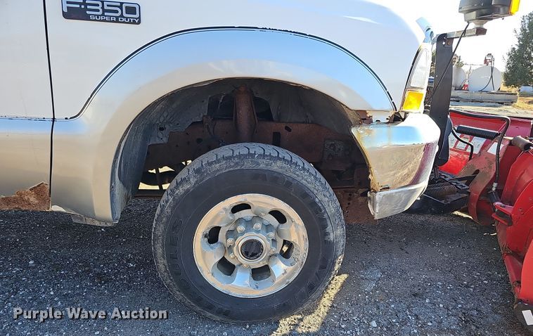 image for item IO9764 2002 Ford F250 Super Duty XL SuperCab pickup truck