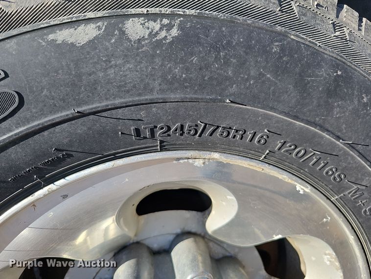 image for item IO9764 2002 Ford F250 Super Duty XL SuperCab pickup truck