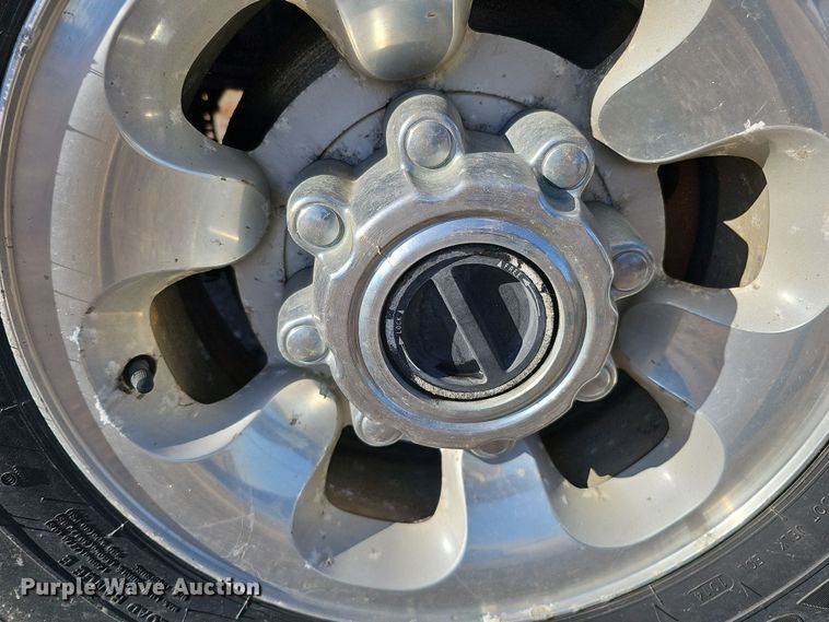 image for item IO9764 2002 Ford F250 Super Duty XL SuperCab pickup truck