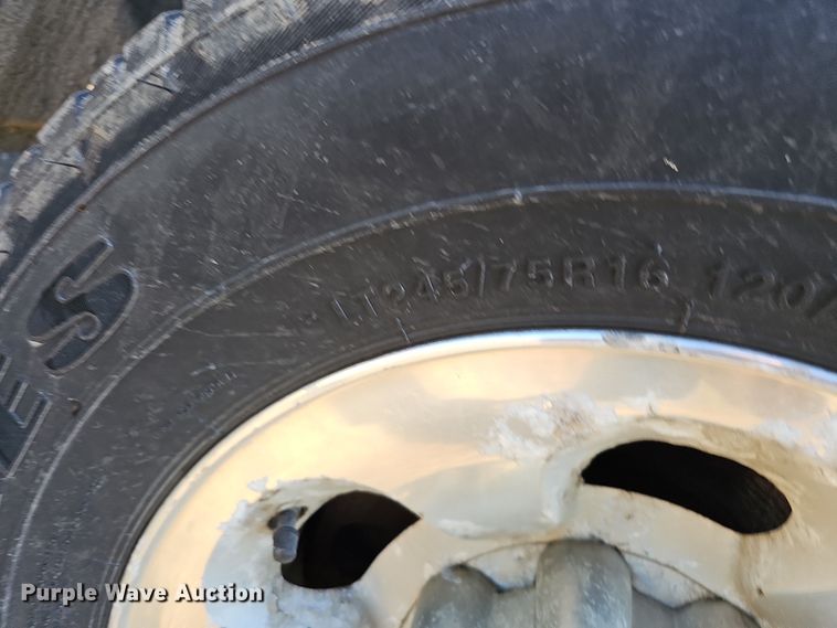 image for item IO9764 2002 Ford F250 Super Duty XL SuperCab pickup truck