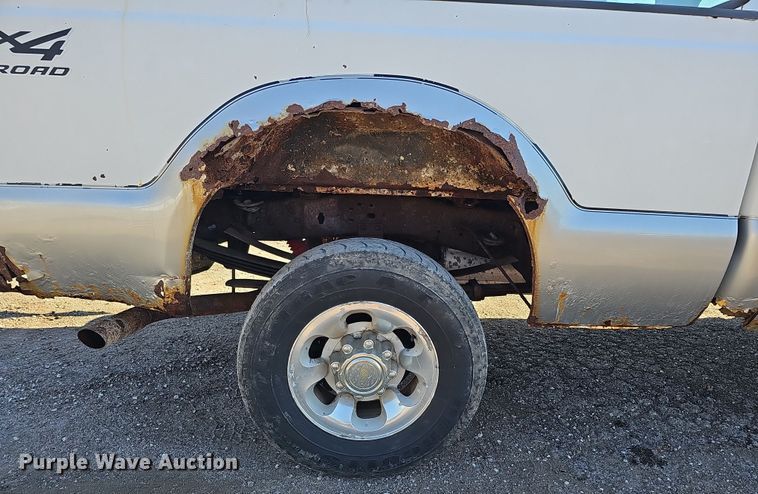 image for item IO9764 2002 Ford F250 Super Duty XL SuperCab pickup truck