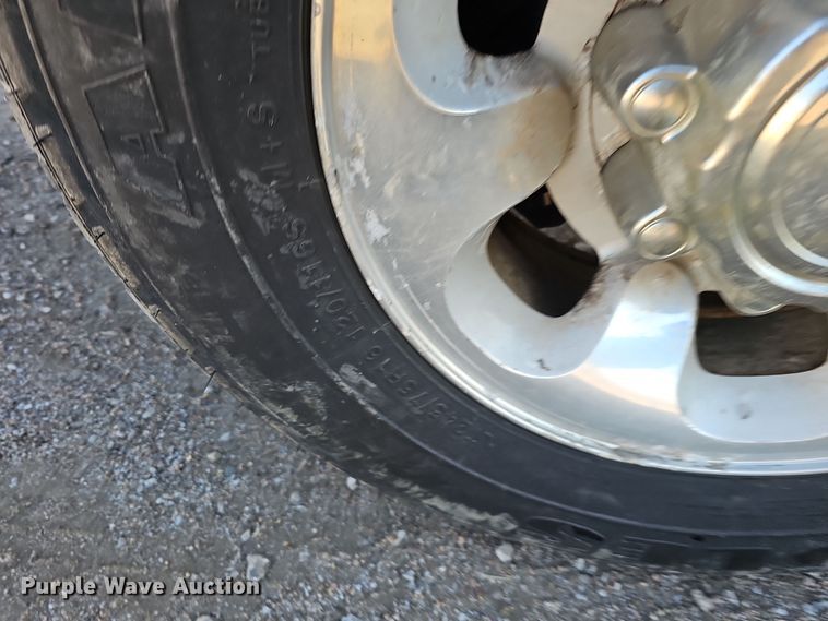 image for item IO9764 2002 Ford F250 Super Duty XL SuperCab pickup truck